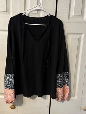 Textured Black with Floral Detailed Sleeves Tunic Boutique Brand - Size Large